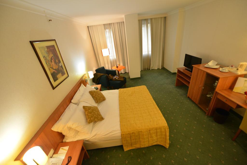 Hotel Karpos Skopie Habitación foto