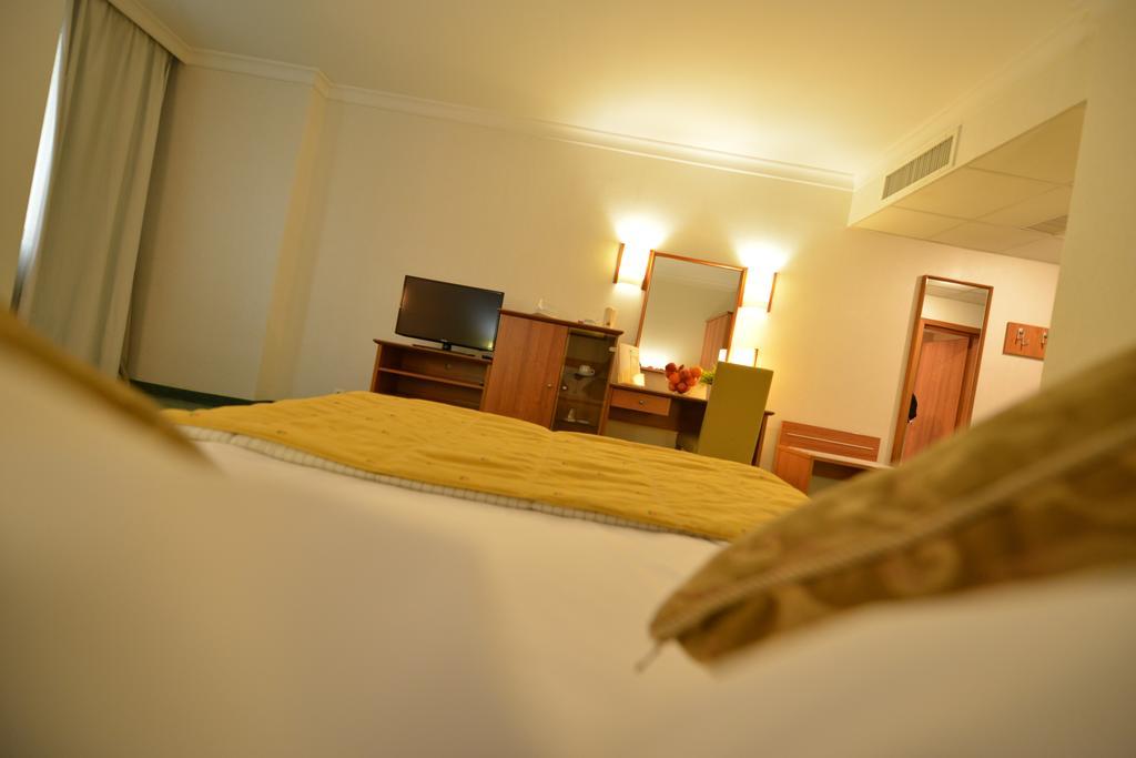 Hotel Karpos Skopie Habitación foto