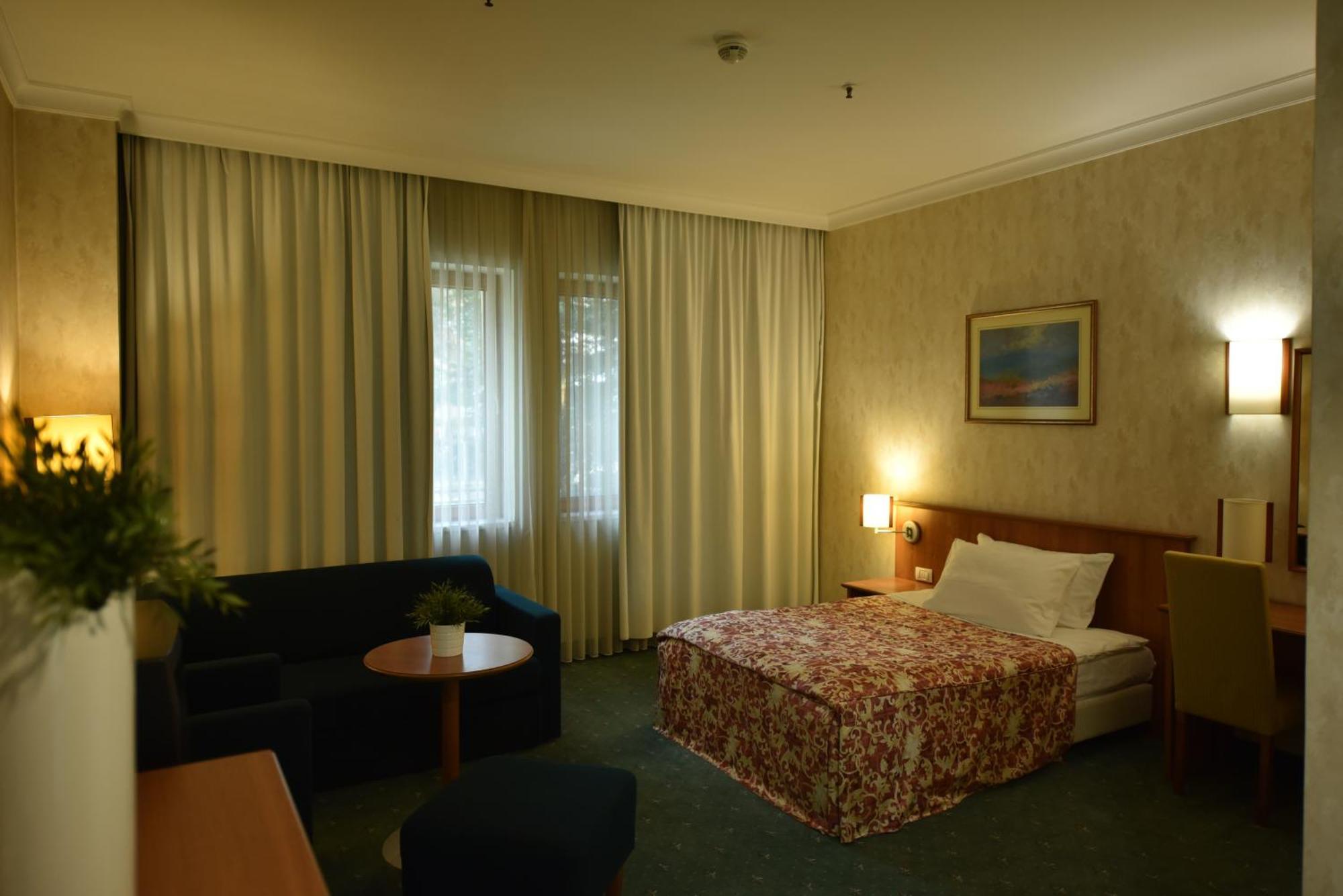 Hotel Karpos Skopie Habitación foto