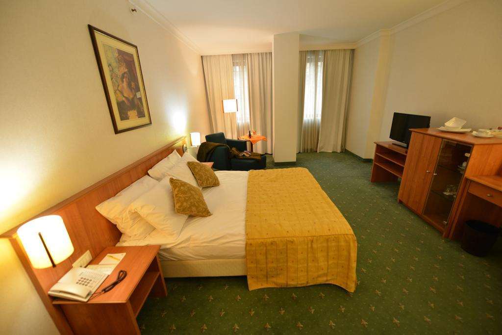 Hotel Karpos Skopie Habitación foto