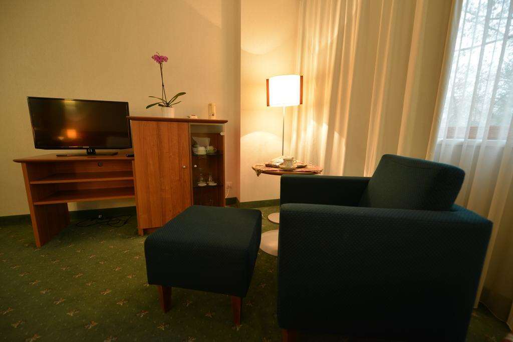 Hotel Karpos Skopie Habitación foto