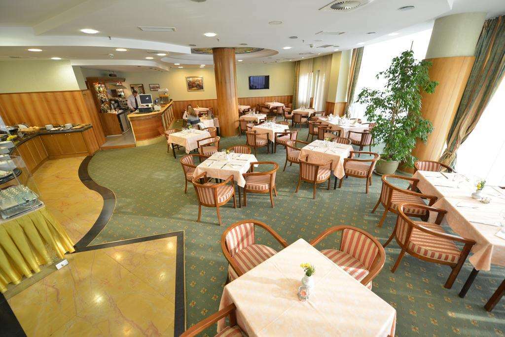 Hotel Karpos Skopie Restaurante foto
