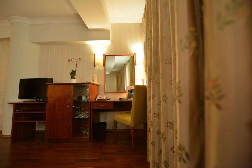Hotel Karpos Skopie Habitación foto